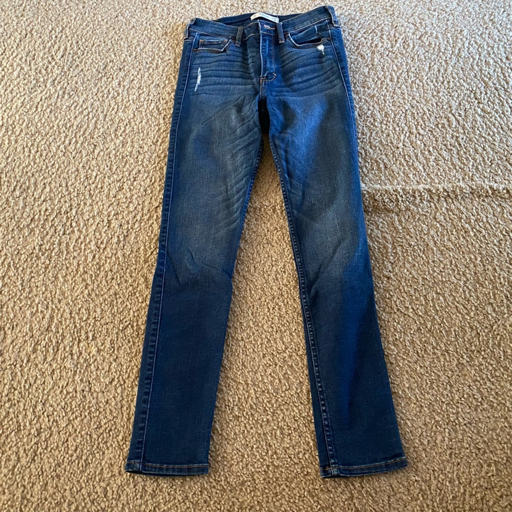Abercrombie & Fitch women's jeans in a dark wash size 27